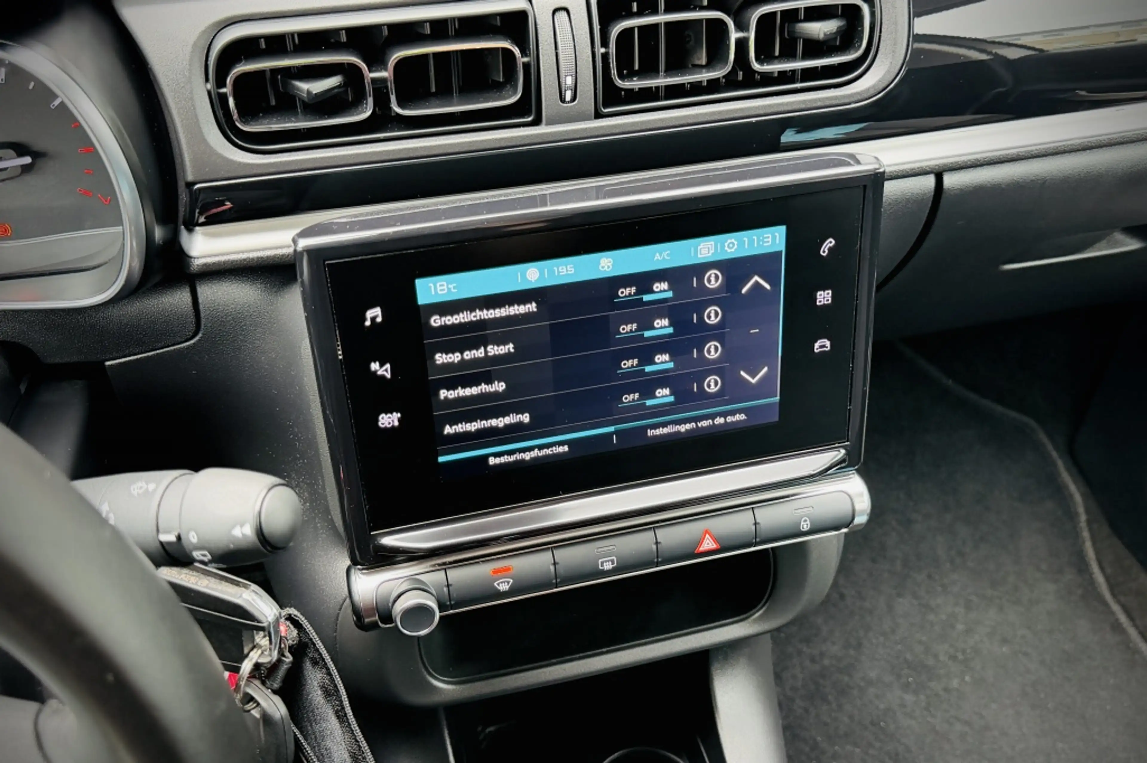 Citroen C3 1.2 Shine | CAMERA | CLIMA | CARPLAY + ANDROID — photo 26