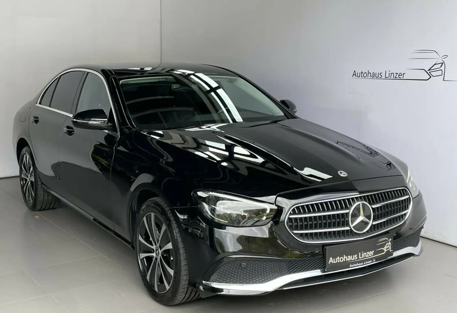 Mercedes-Benz E 300 de 4x4 *LED*StHz*AmbienteB*Kamera*Sportsitze* Schwarz - 1