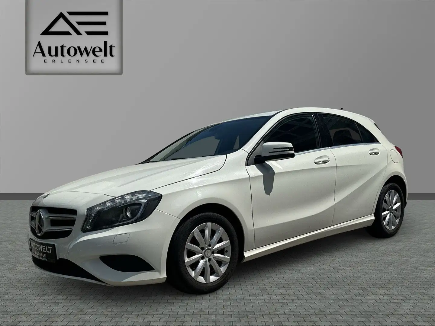 Mercedes-Benz A 180 A -Klasse A 180 BlueEfficiency*SHZ*XENON Blanc - 1