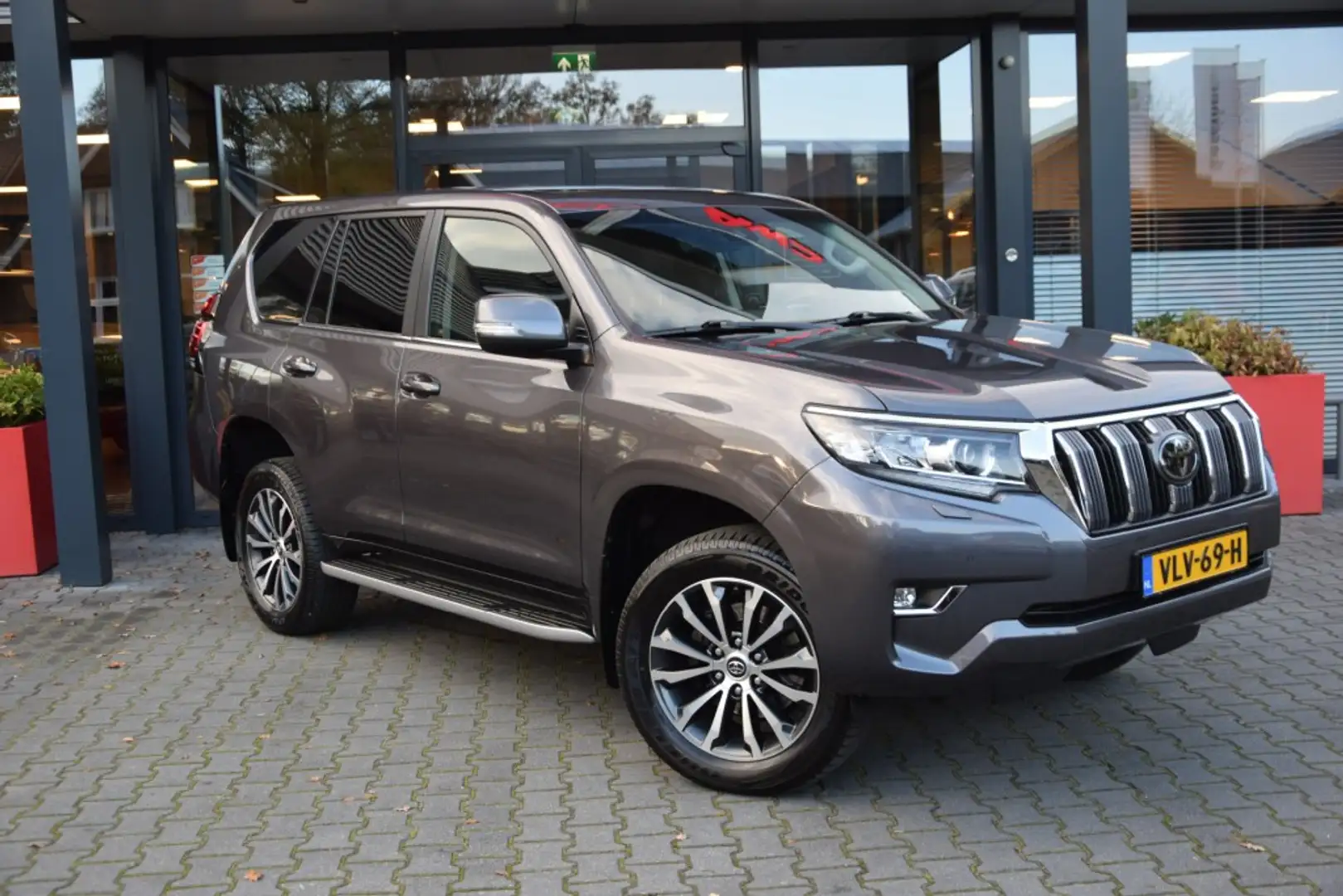 Toyota Land Cruiser 2.8 D-4D 5DRS CHALLENGERA/T VAN Grijs - 1