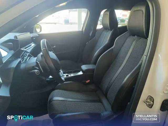 Peugeot 2008 view 9