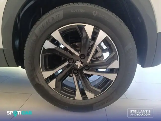 Peugeot 2008 view 11