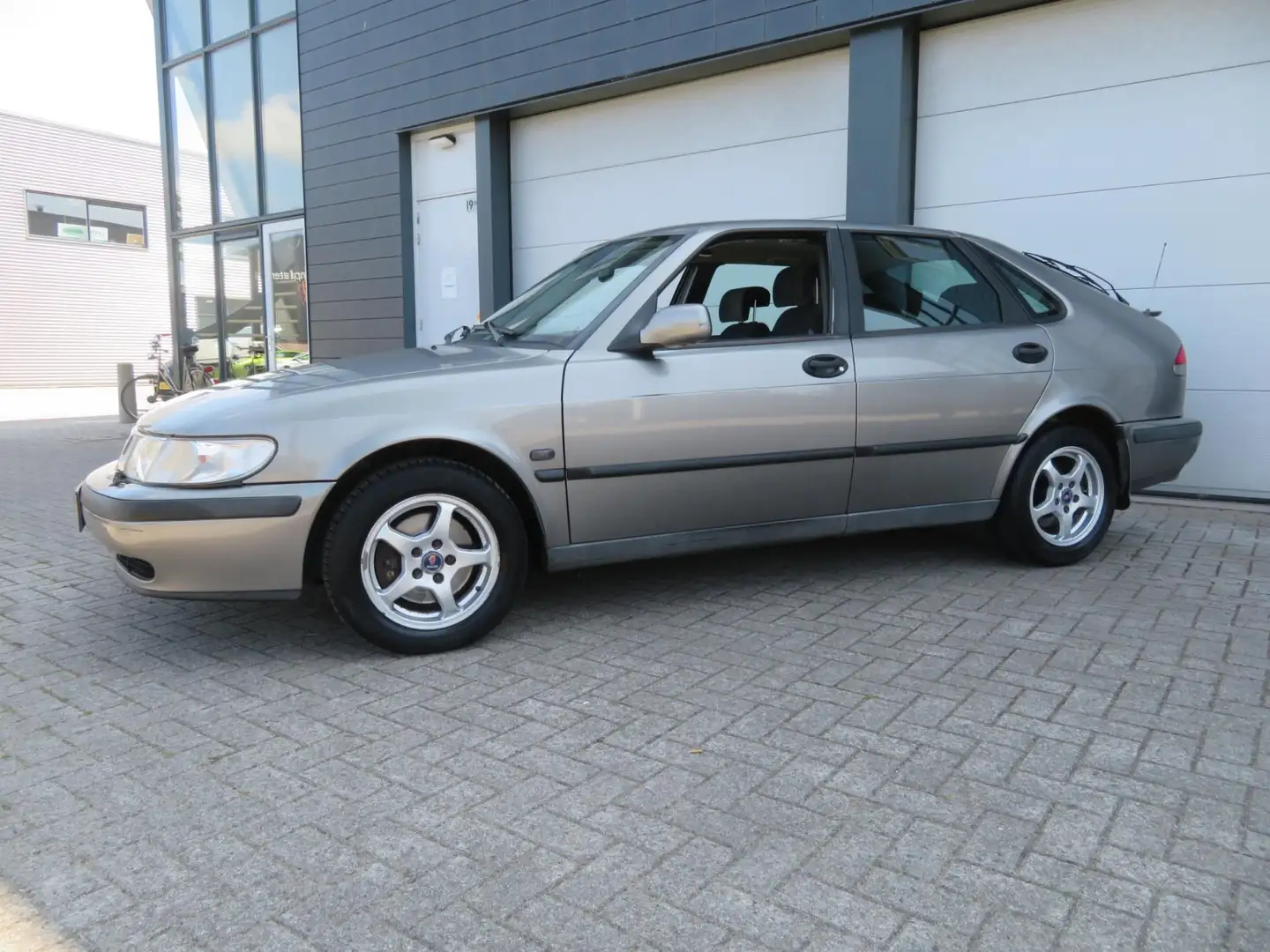 Saab 9-3 2.0t S met nieuwe apk 2026 Gris - 2