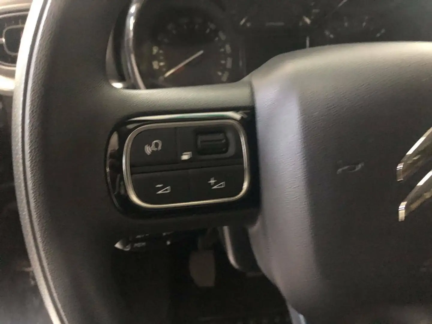 Citroen C3 BlueHDi 75KW (100CV) Plus Grau - 2