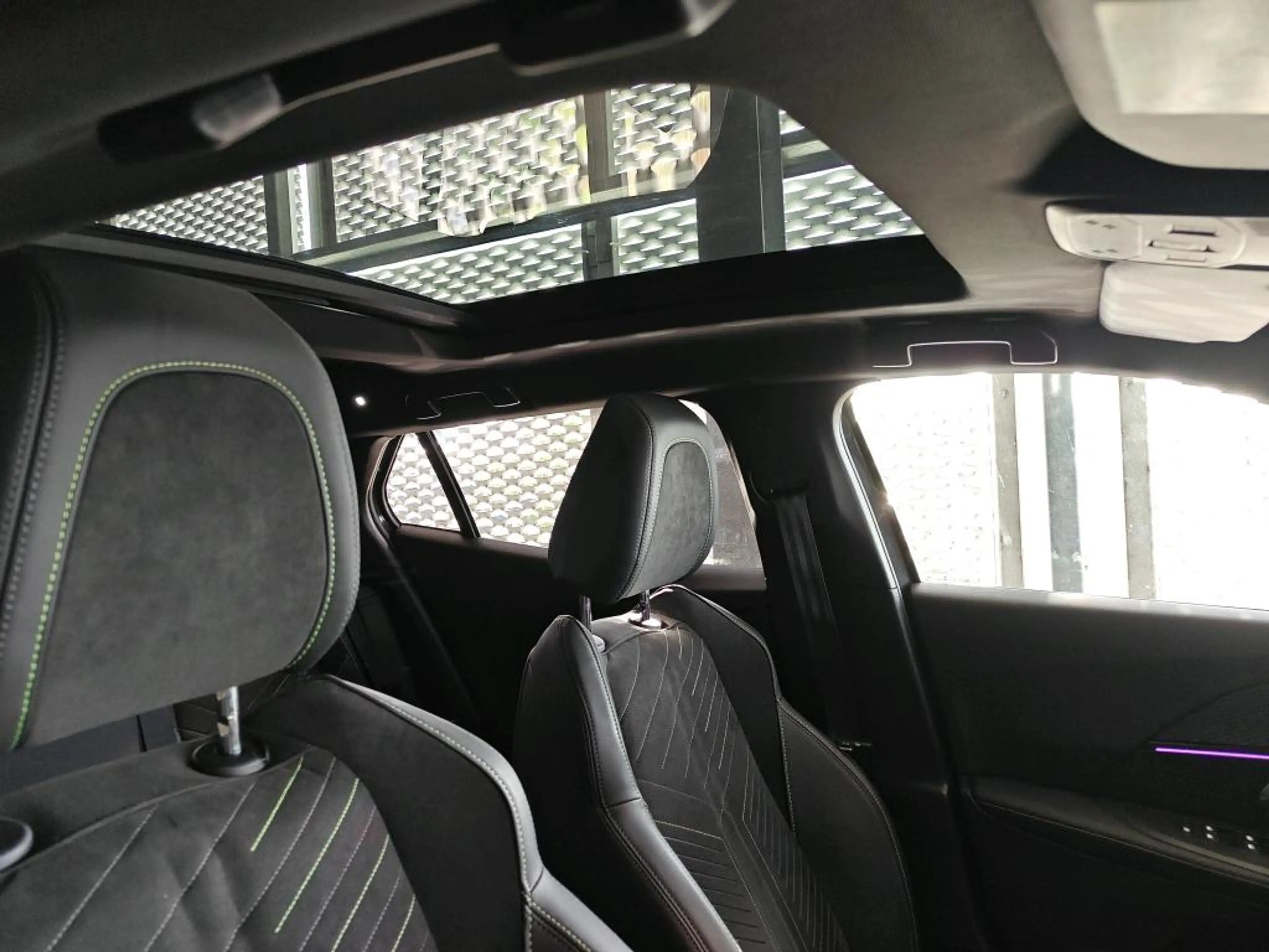 Peugeot e-2008 EV GT 54 kWh | Fase 3 laden | SOH 96,56% | Panoram — photo 8