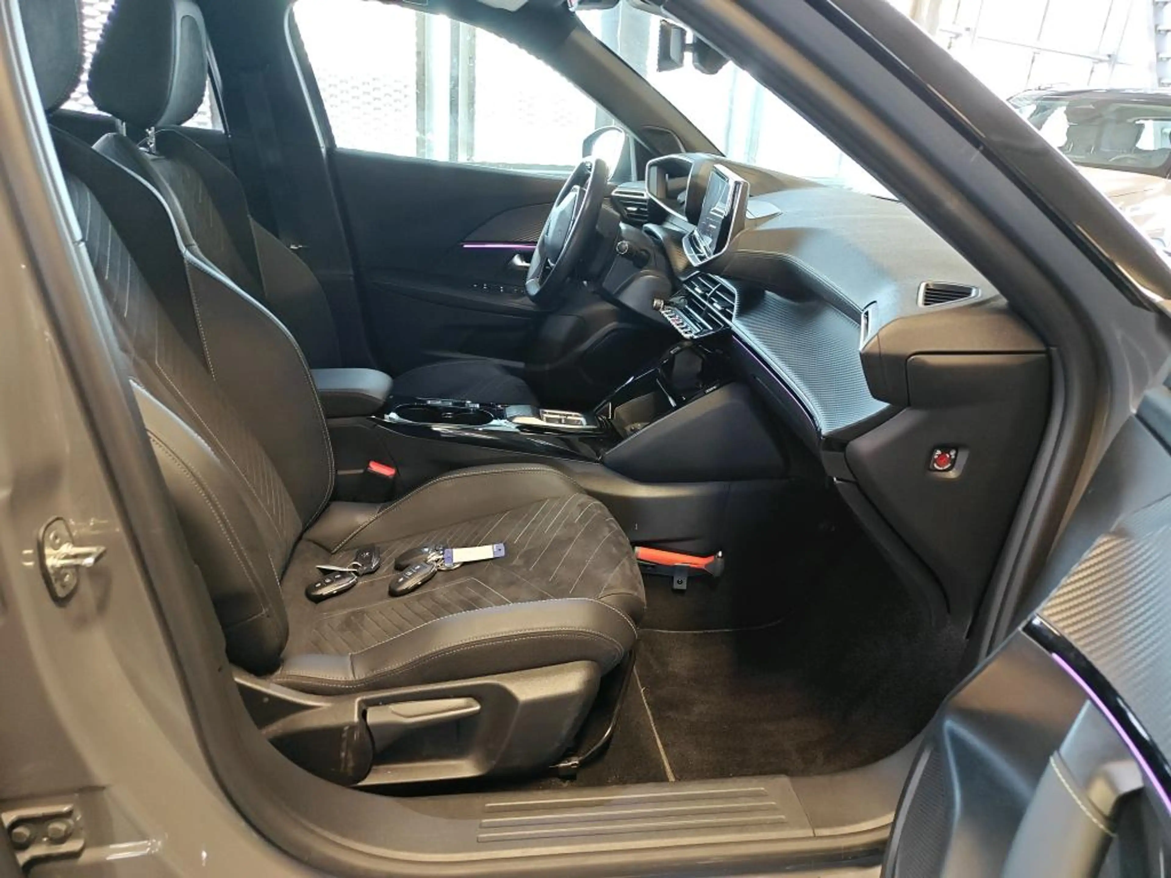 Peugeot e-2008 EV GT 54 kWh | Fase 3 laden | SOH 96,56% | Panoram — photo 9