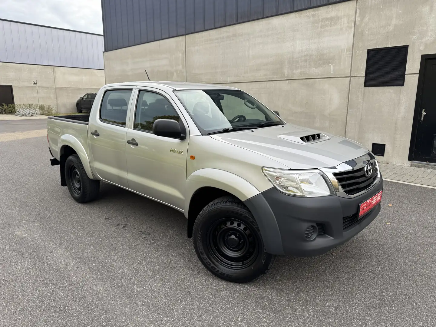 Toyota Hilux 2.5 D-4D Manual 4x4 Double Cab / Export Only Afrik Beige - 2