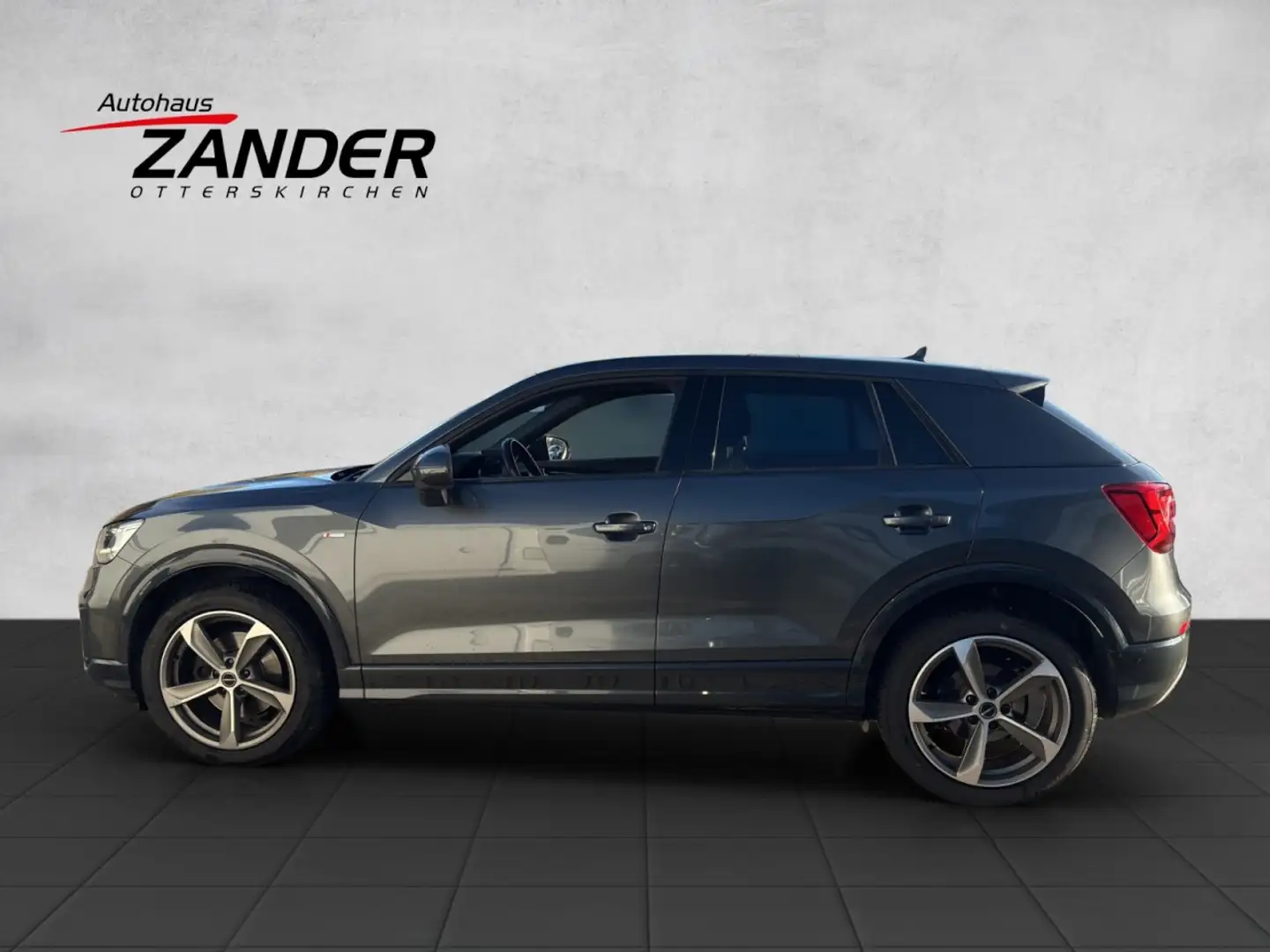 Audi Q2 quattro sport TDI Panoramadach AHK Gris - 2