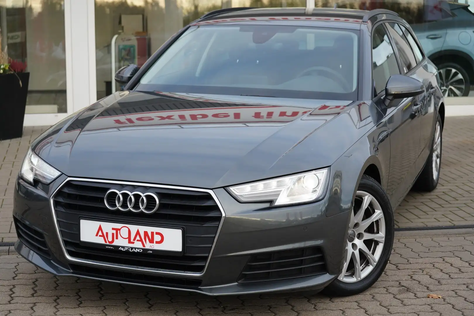 Audi A4 Avant 2.0 TFSI S-Line Black LED Navi Tempomat Gris - 2