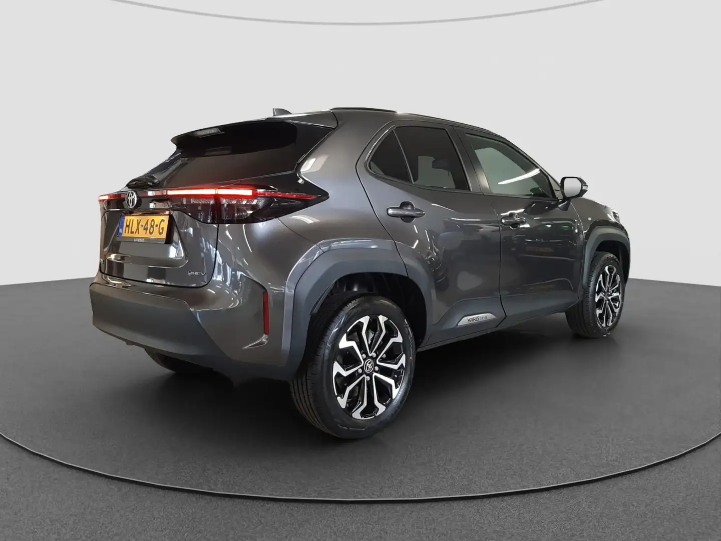 Toyota Yaris Cross 1.5 Hybrid 115 Dynamic limited | Stuur- en stoelve Grijs - 2