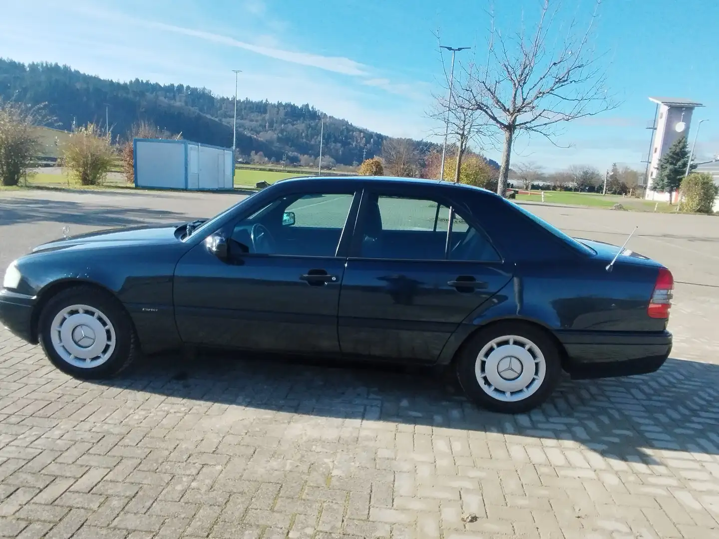 Mercedes-Benz 180 Esprit Bleu - 1