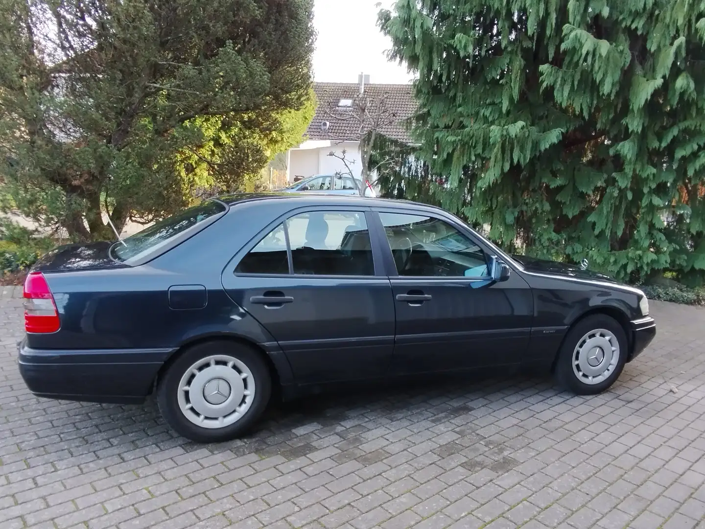 Mercedes-Benz 180 Esprit Bleu - 2
