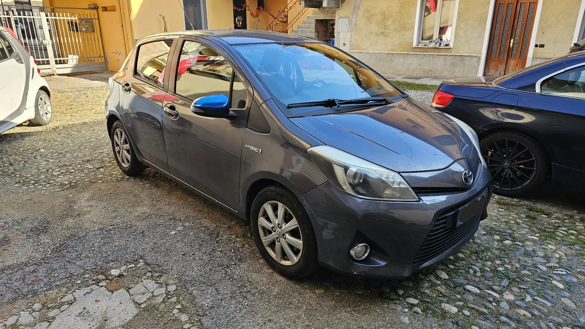 Toyota Yaris 5p 1.5h Lounge - 1