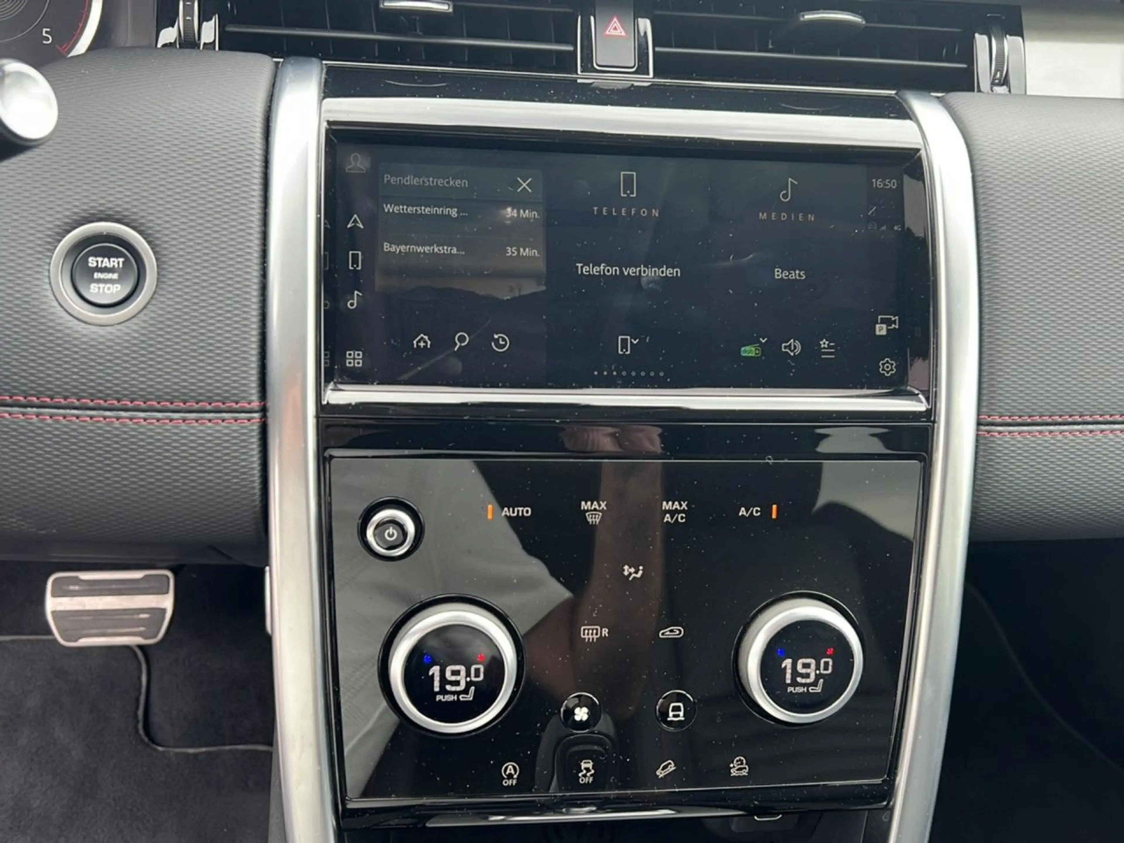 Land Rover Discovery Sport D200 R-Dynamic SE — photo 13