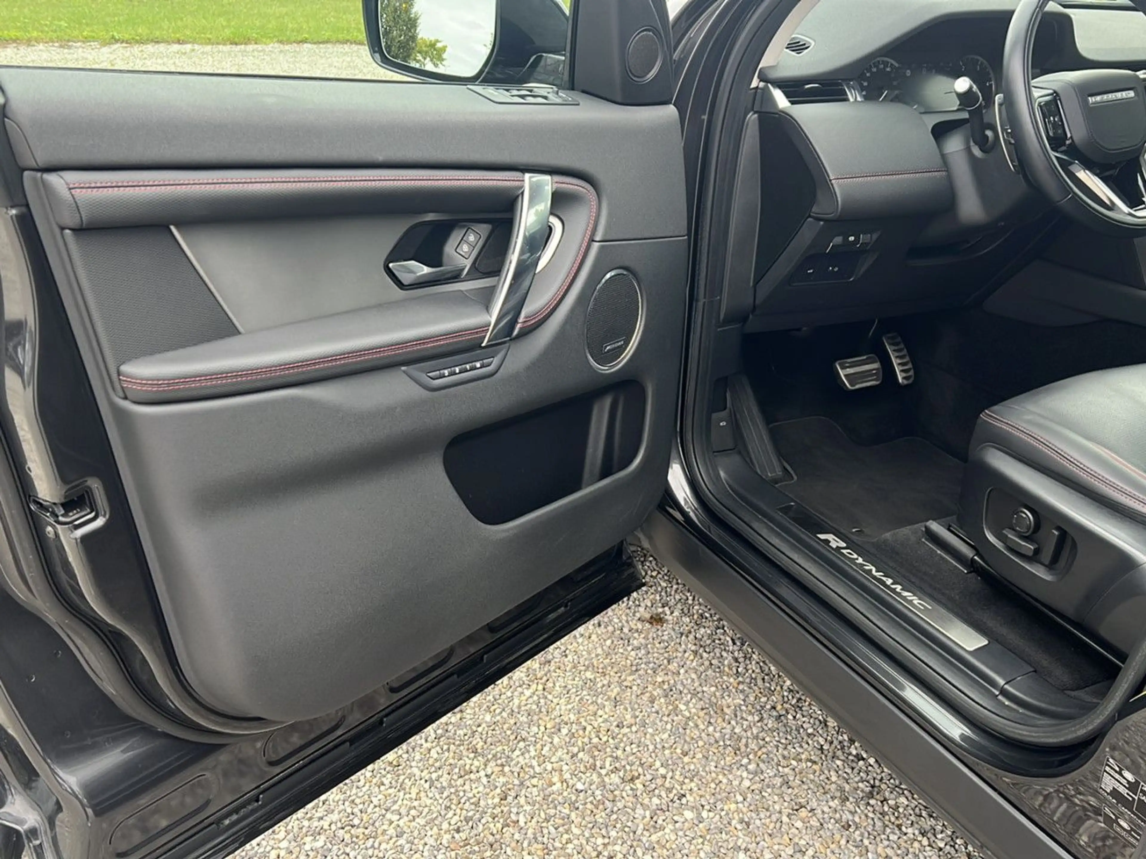 Land Rover Discovery Sport D200 R-Dynamic SE — photo 8