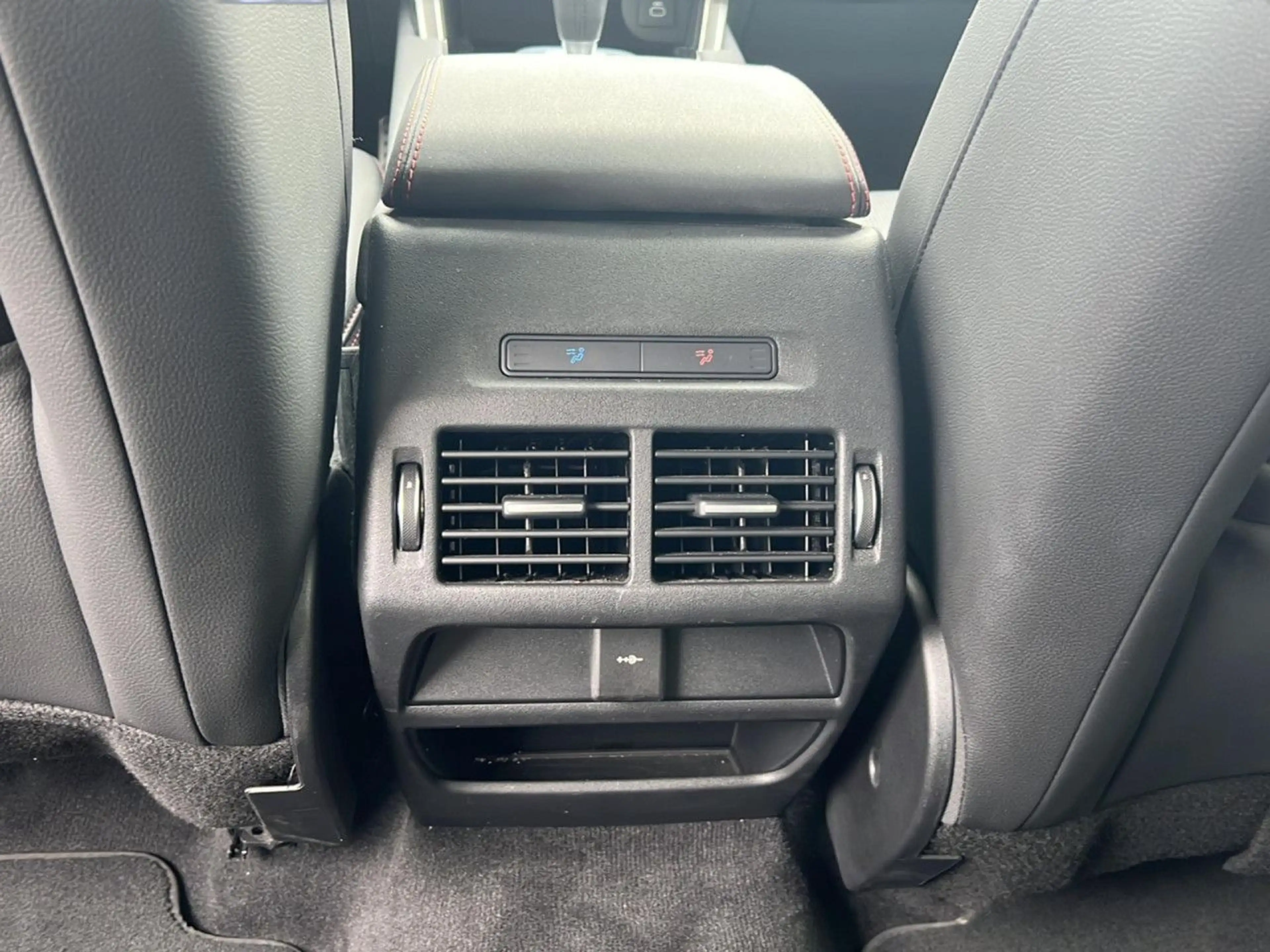 Land Rover Discovery Sport D200 R-Dynamic SE — photo 14
