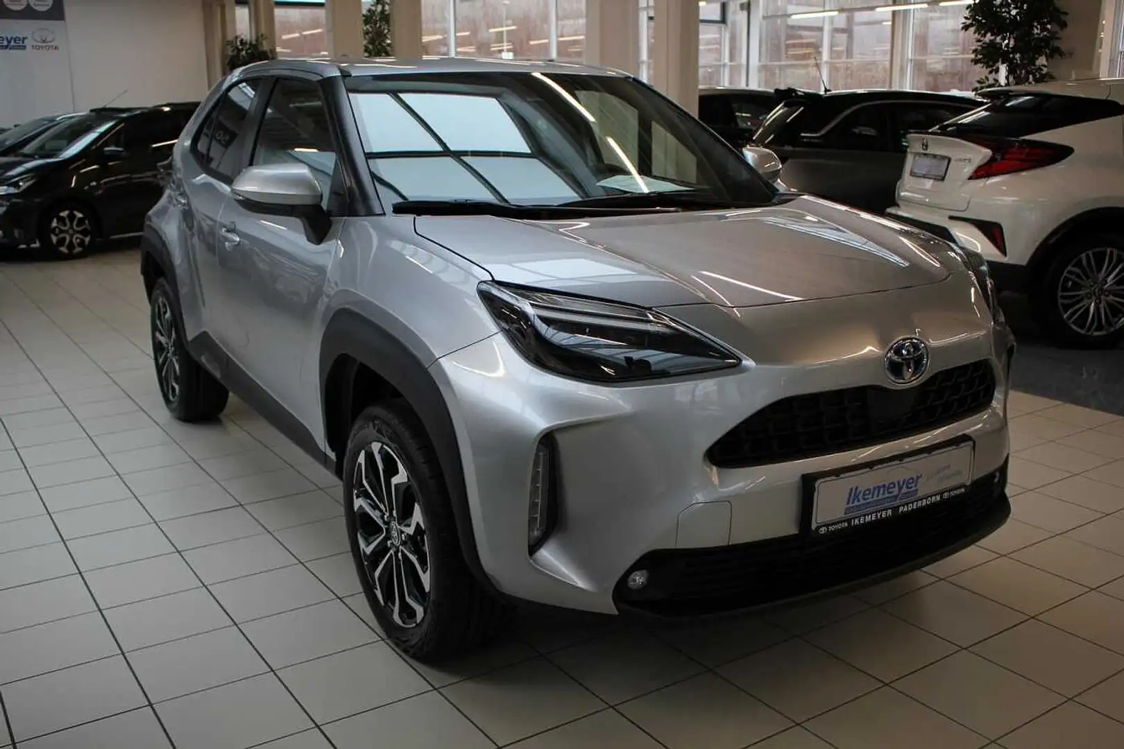 Toyota Yaris Cross Hybrid Team D Winter-Paket Smart-Connect-Paket Silber - 2