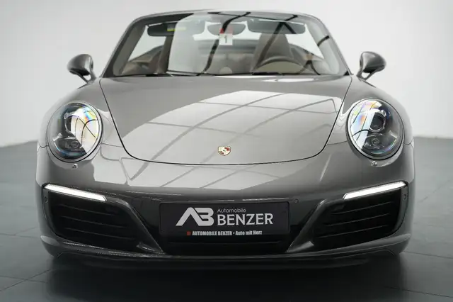 Porsche 911 view 3