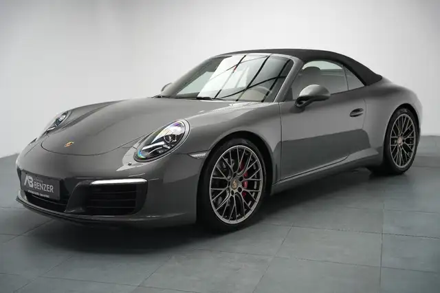 Porsche 911 view 6