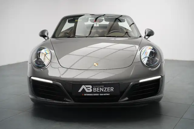 Porsche 911 view 2