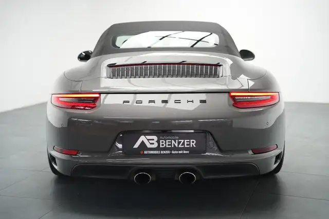 Porsche 911 view 9