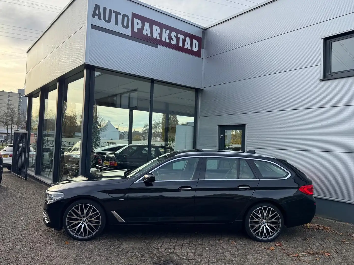 BMW 530 530I XDRIVE 530I 252PK | XDRIVE | AUT 8 | LUXURY L Zwart - 2