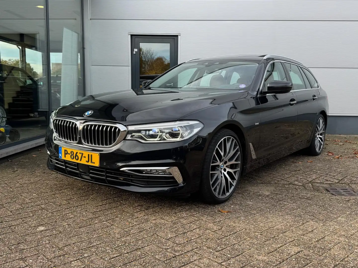 BMW 530 530I XDRIVE 530I 252PK | XDRIVE | AUT 8 | LUXURY L Zwart - 1