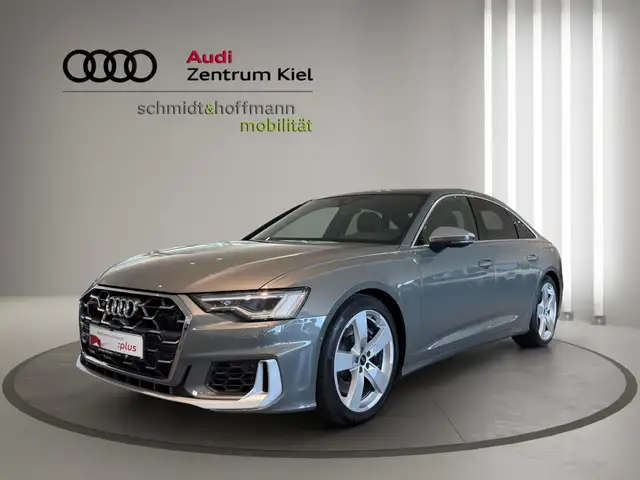Audi S6 view 2