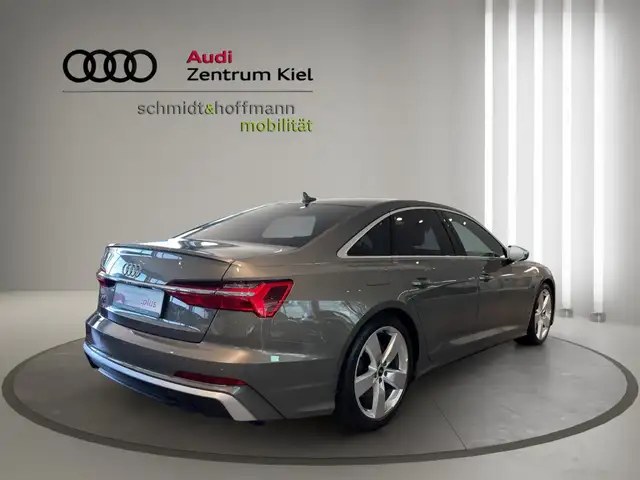 Audi S6 view 6