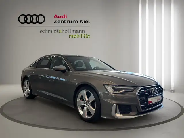 Audi S6 view 8