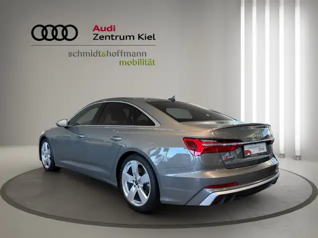 Audi S6 view 4