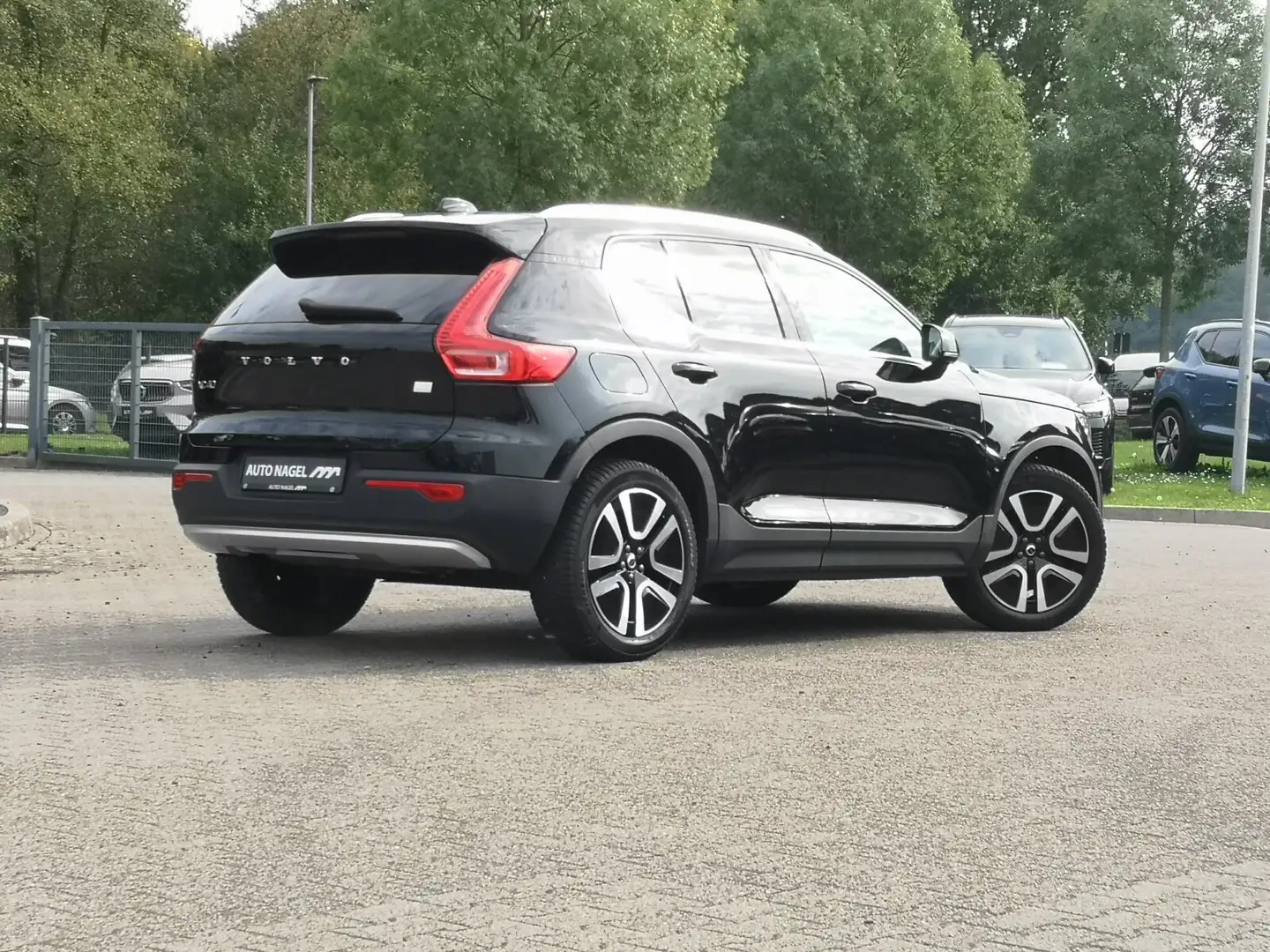 Volvo XC40 XC40 T4 LEDER|el.SITZ|STANDHEIZUNG|LED|CAM| Schwarz - 2