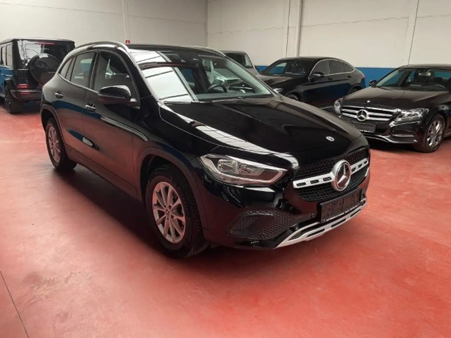 Mercedes-Benz GLA 180 automaat | benzine Zwart - 2