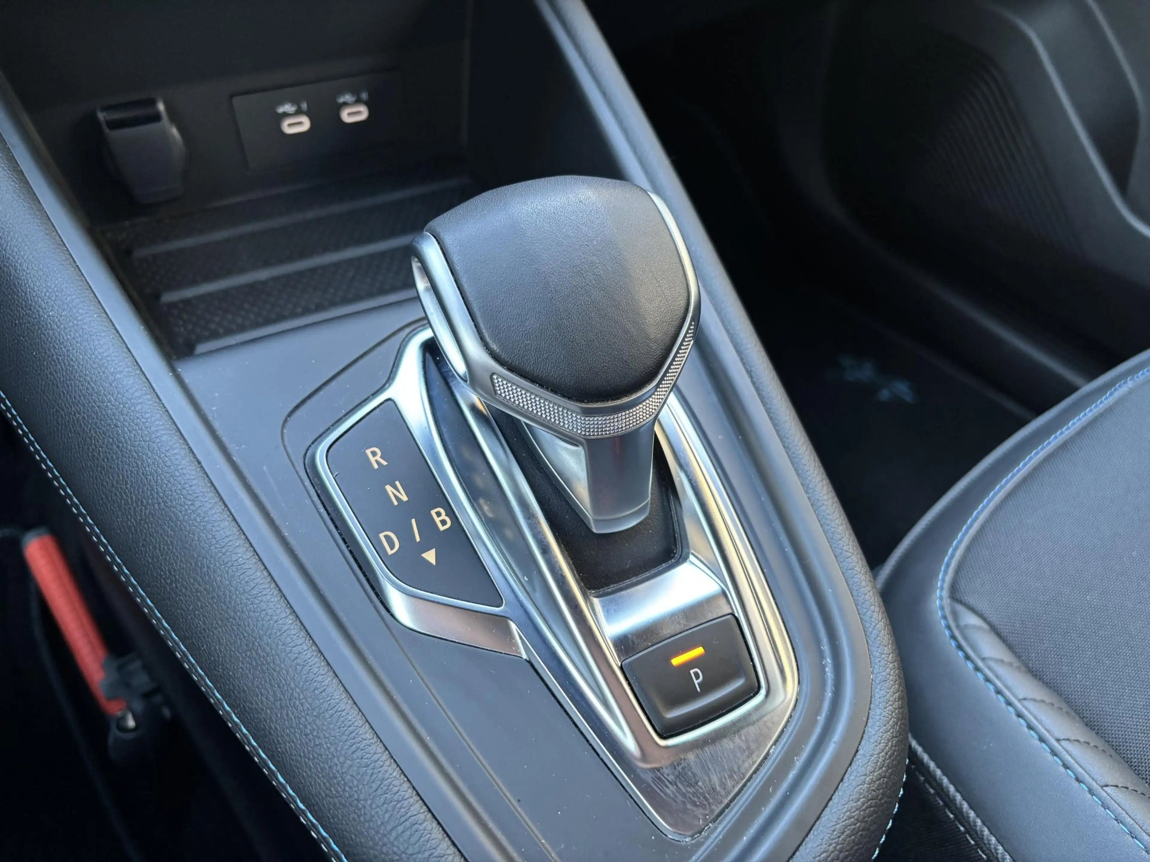 Renault Captur 1.6 E-Tech full hybrid 145 esprit Alpine l Pack Ha — photo 25