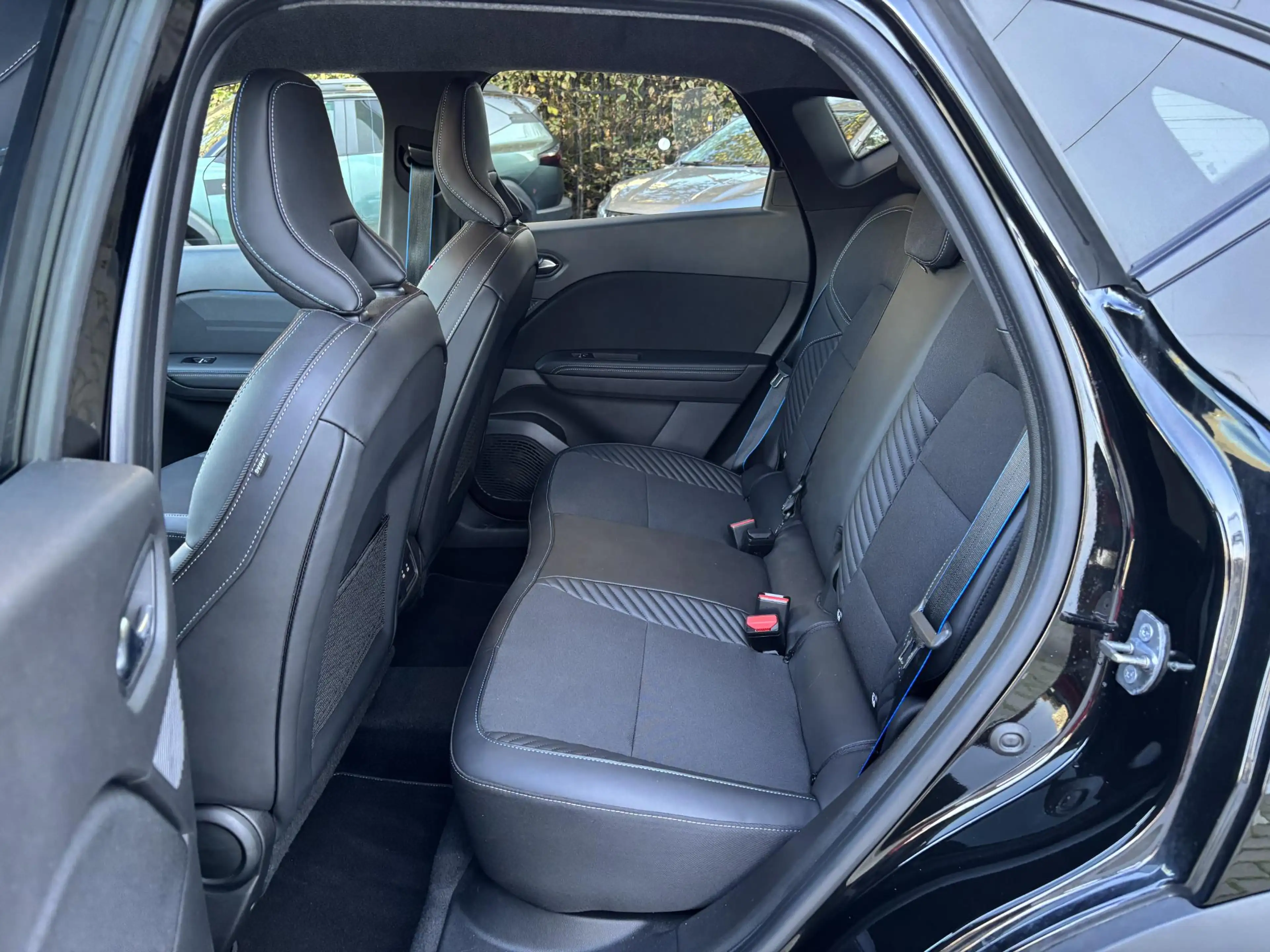 Renault Captur 1.6 E-Tech full hybrid 145 esprit Alpine l Pack Ha — photo 8