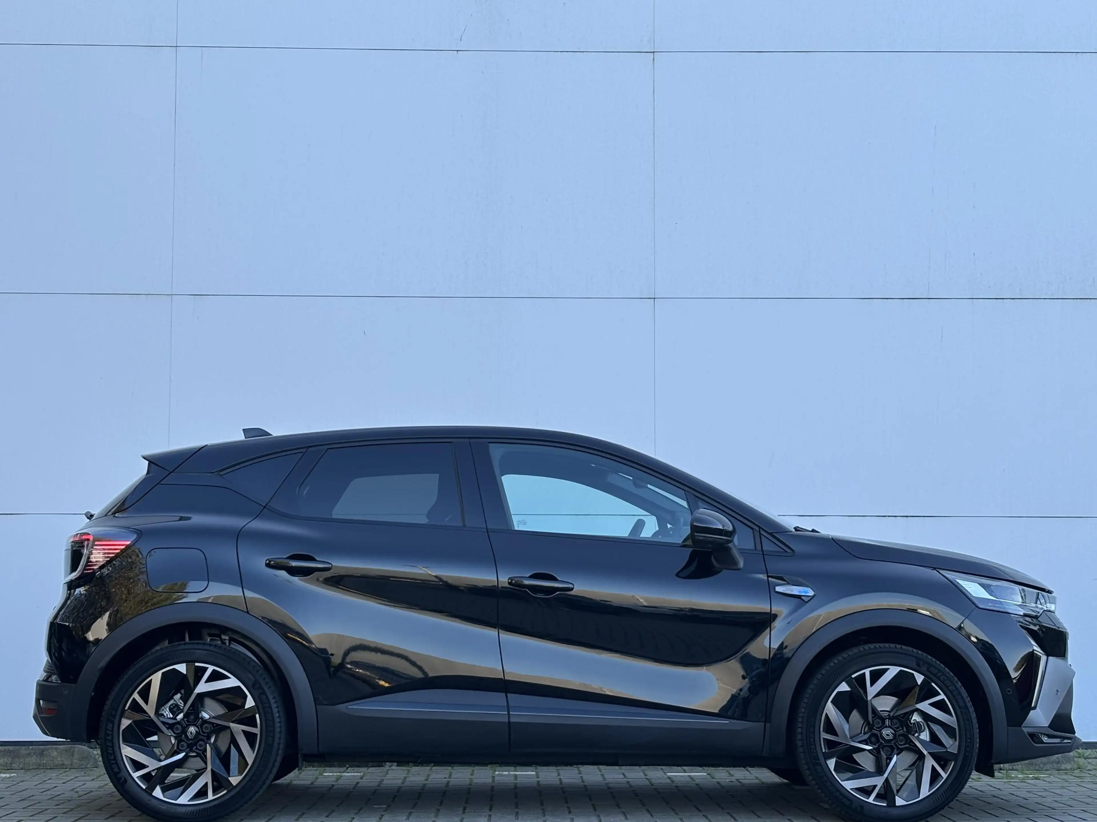 Renault Captur 1.6 E-Tech full hybrid 145 esprit Alpine l Pack Ha — photo 17