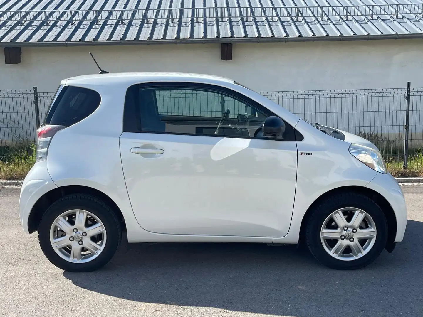 Toyota iQ 1.0 + TRD (GPS Edition) Blanc - 2