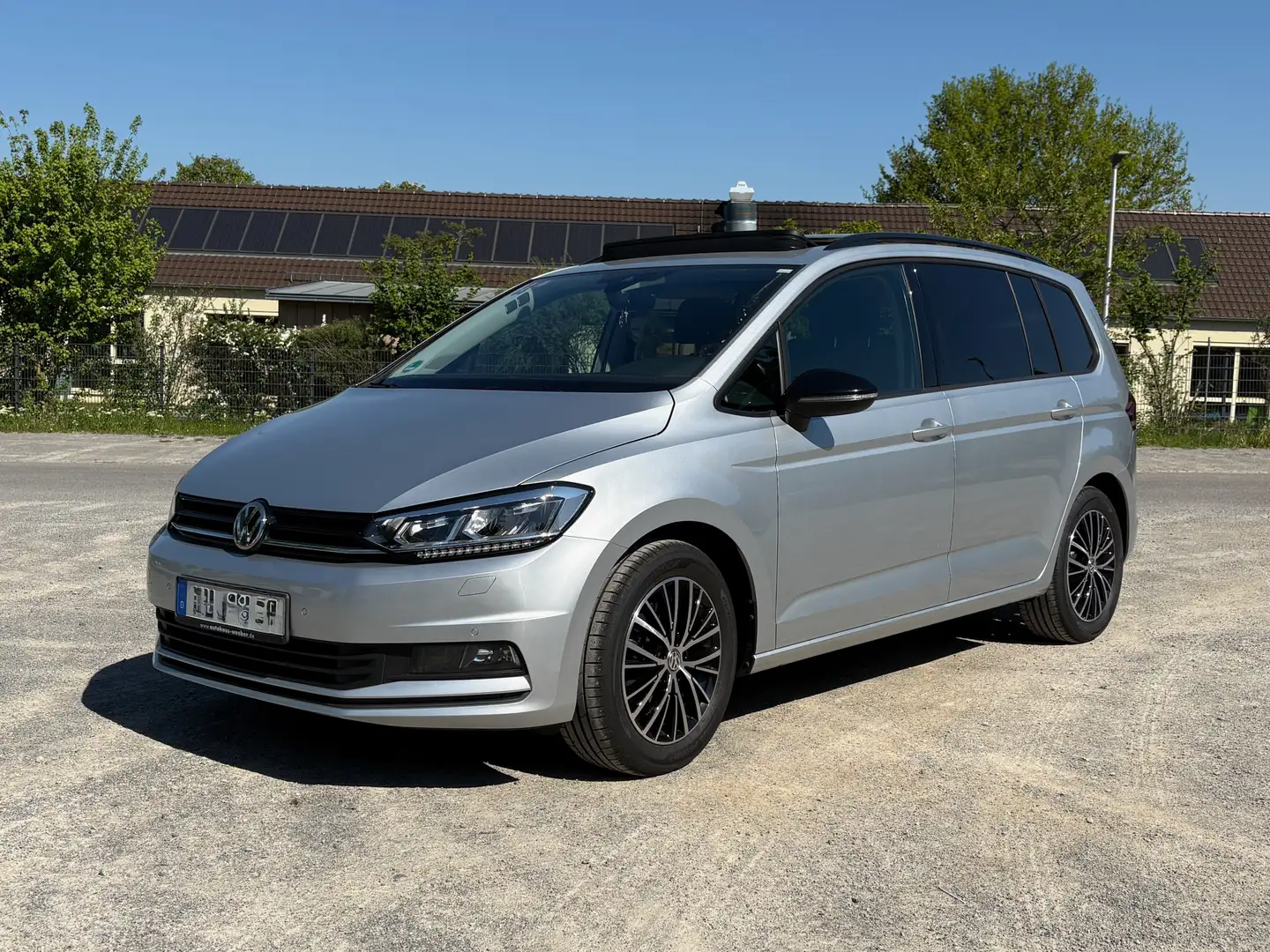 Volkswagen Touran Highline 1.4 TSI Kindersitze Pano 7-Sitze 8-fach Silber - 1