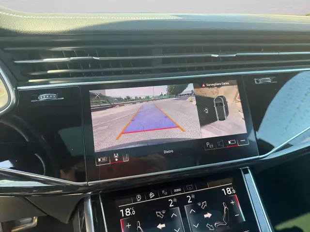 Audi Q8 view 13