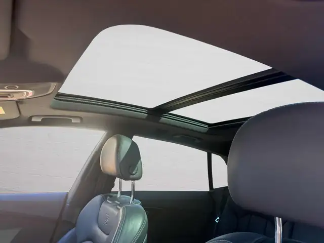 Audi Q8 view 12