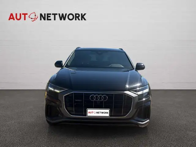 Audi Q8 view 5