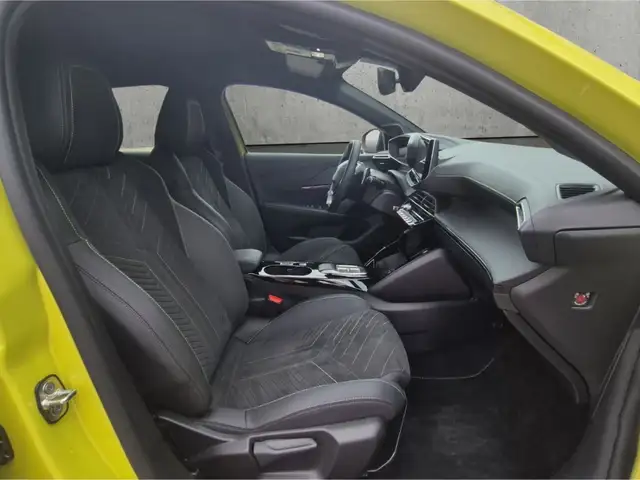 Peugeot 208 view 13