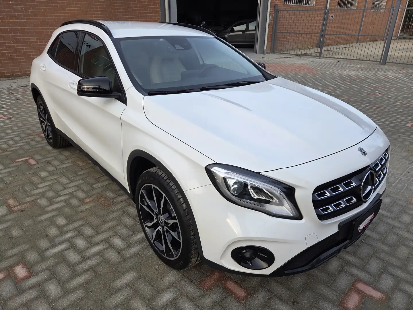 Mercedes-Benz GLA 180 Sport 1.6 auto 122cv - UNICO PROPRIETARIO Bianco - 2