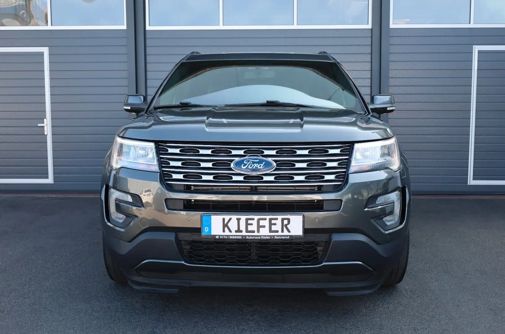 Ford Explorer XLT 2.3/4X4/7-Sitzer/APPLE/PANO/SHZ/R20 Gris - 2
