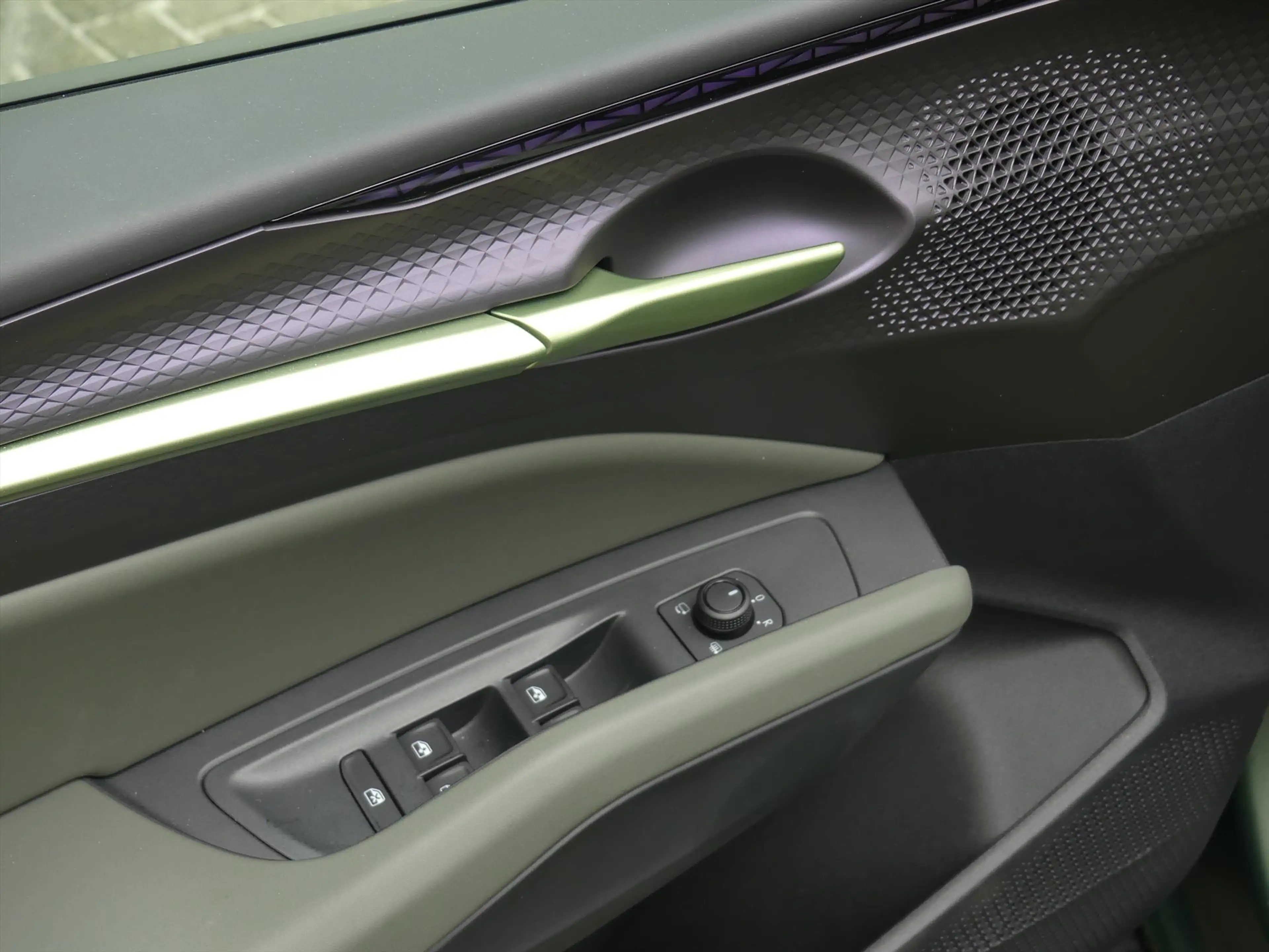 CUPRA Raval 52 kWh VZ REBEL FIRST EDITION 226PK 360CAMERA/PAN. — photo 21