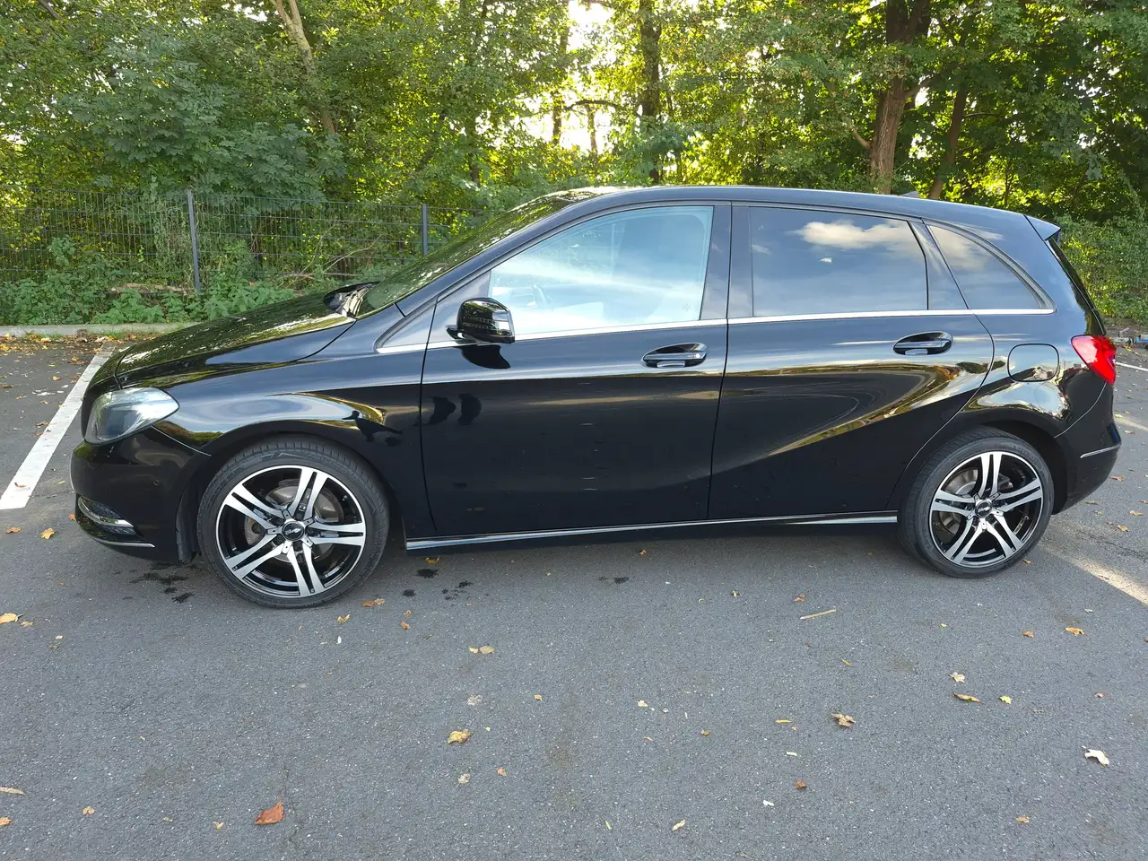 Mercedes-Benz B 180