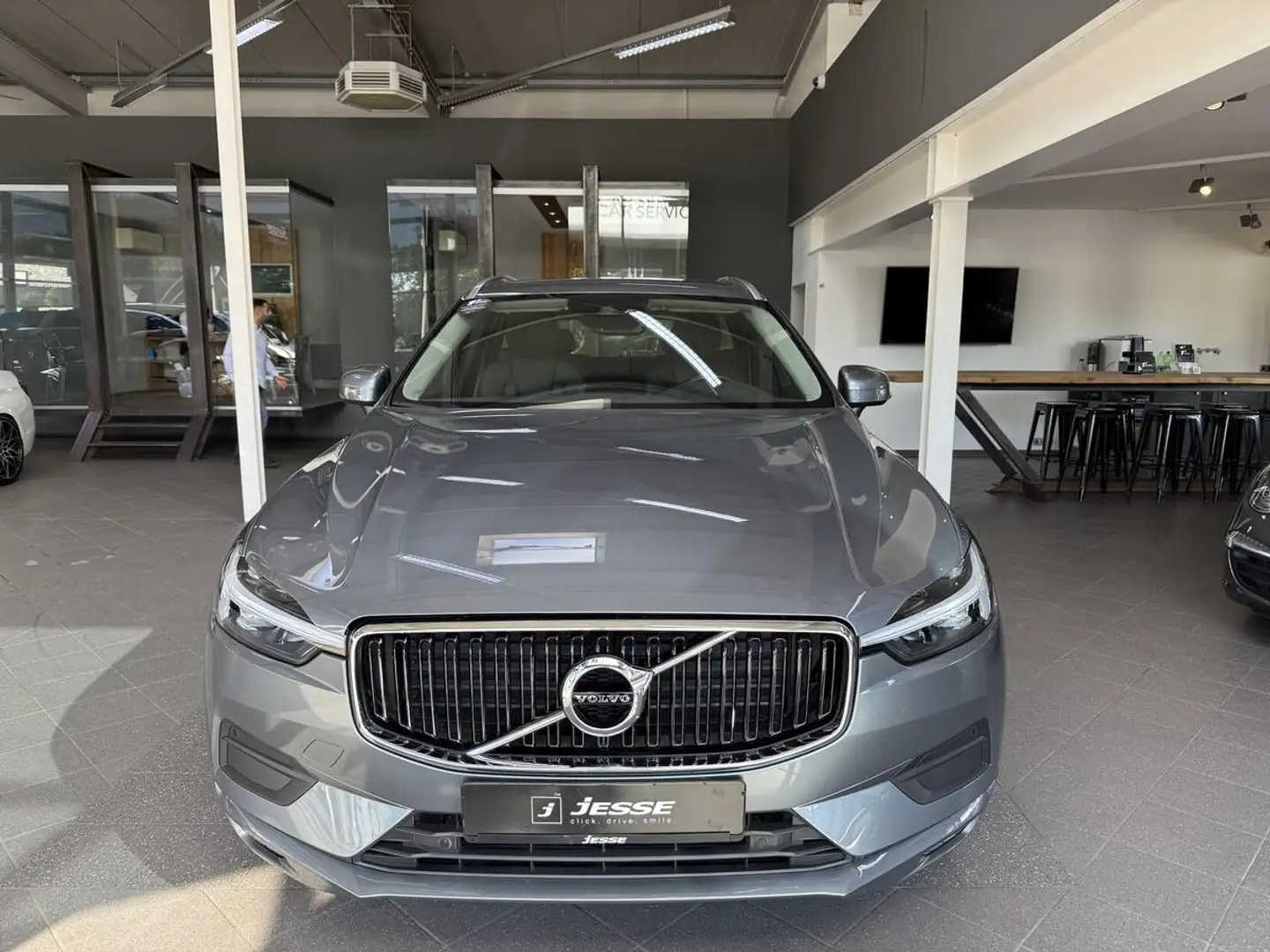 Volvo XC60 B4 Momentum Pro LED R.Cam Navi CarPlay SHZ Gris - 2