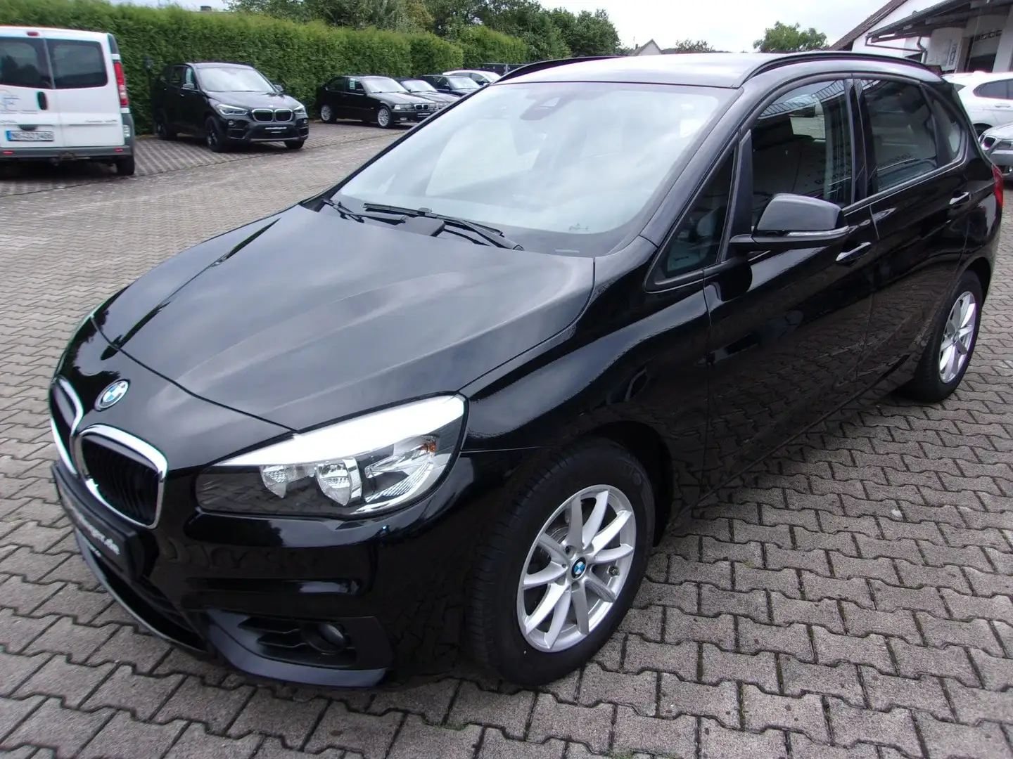 BMW 218 218i Advantage Schwarz - 2