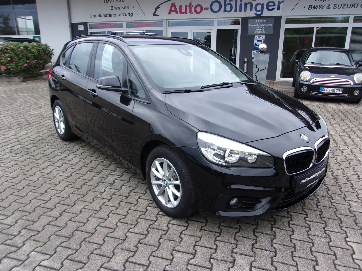 BMW 218 218i Advantage Schwarz - 1