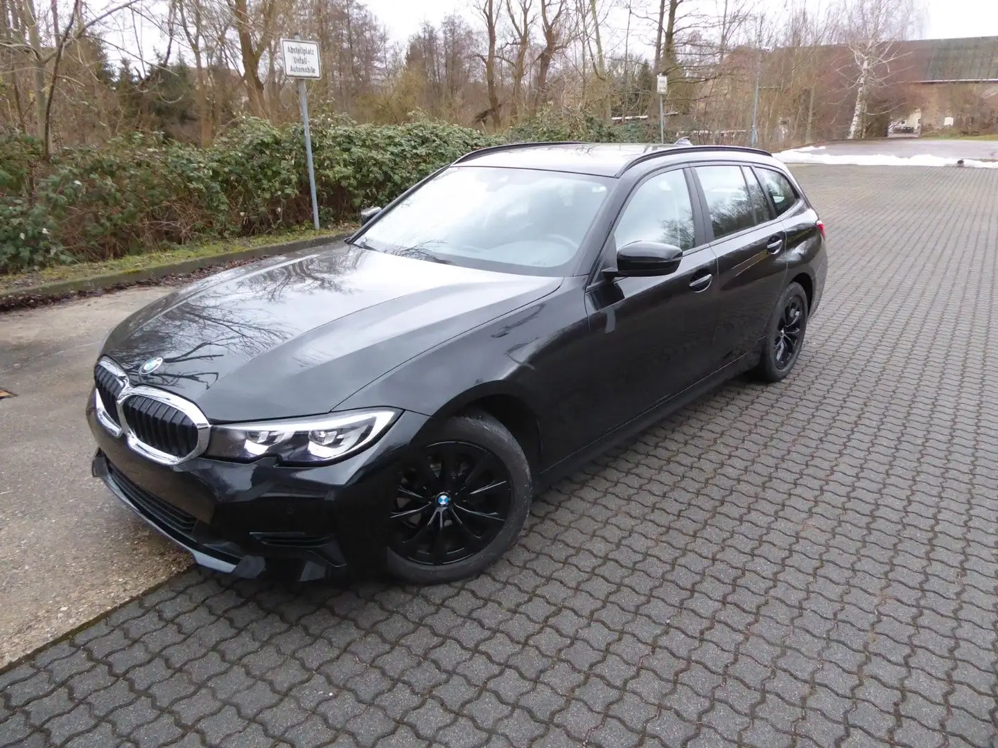BMW 320 dxDriveTour.AHZV DAB Driving Assistant EU6d Černá - 1